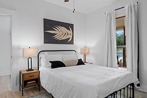 The Point Serene Hill Country Views With Pool & Hot Tub