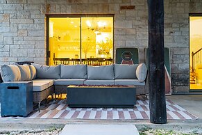 The Point Serene Hill Country Views With Pool & Hot Tub