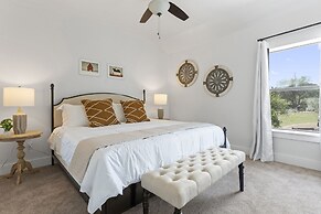 The Point Serene Hill Country Views With Pool & Hot Tub