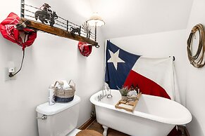 Texas Charm Texana - 15 min Walk to Main