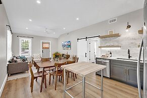 The Grove-a Charming Cottage - 2 Blks to Main St