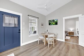 The Grove E With Hot Tub & King Bed - 2 Blks to Main