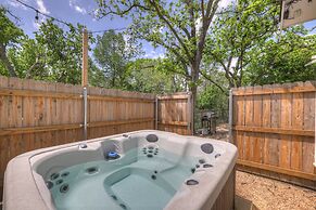 The Grove E With Hot Tub & King Bed - 2 Blks to Main