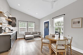 The Grove E With Hot Tub & King Bed - 2 Blks to Main