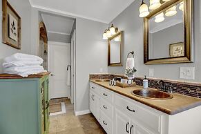 Bell Haus 15 Minute Walk to Main