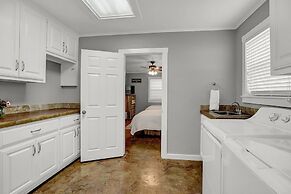 Bell Haus 15 Minute Walk to Main