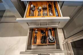 Luxurious & Spacious Ocean Vistas