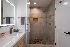 Luxurious & Spacious Ocean Vistas