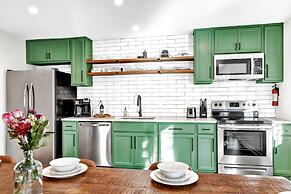 Waylons House-hot Tub Shared Party Barn With Games