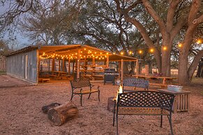 Willies House With Country Views - Shared Party Barn