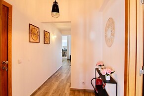 Lagoa Central by Homing