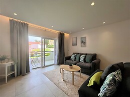 Albufeira Twins 2 With Pool by Homing