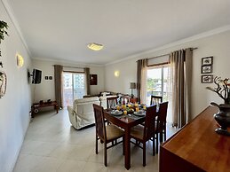 Armação Pêra Typical by Homing