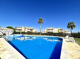 Albufeira Valley 1 With Pool by Homing