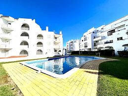 Albufeira Downtown With Pool by Homing