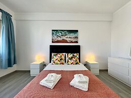 Albufeira Downtown With Pool by Homing