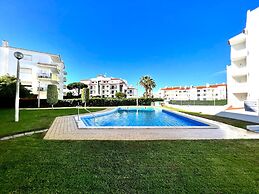 Albufeira Downtown With Pool by Homing