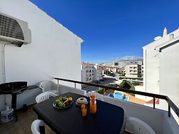 Albufeira Downtown With Pool by Homing