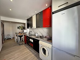 Albufeira Downtown With Pool by Homing