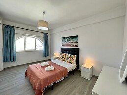 Albufeira Downtown With Pool by Homing