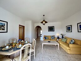 Quarteira Elegant With Pool by Homing