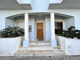 Quarteira Elegant With Pool by Homing