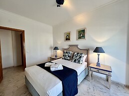 Quarteira Elegant With Pool by Homing