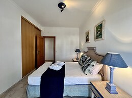 Quarteira Elegant With Pool by Homing