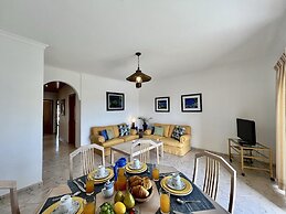 Quarteira Elegant With Pool by Homing