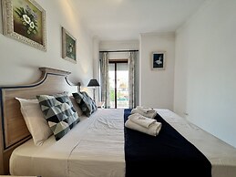 Quarteira Elegant With Pool by Homing