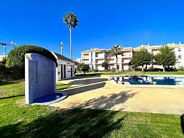Quarteira Elegant With Pool by Homing