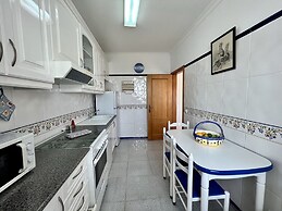 Quarteira Elegant With Pool by Homing