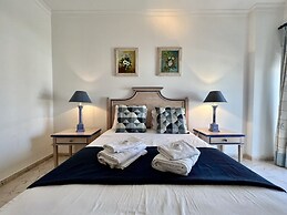 Quarteira Elegant With Pool by Homing
