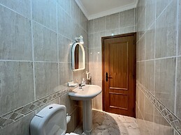 Quarteira Elegant With Pool by Homing