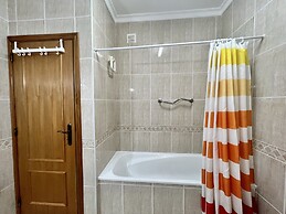 Quarteira Elegant With Pool by Homing