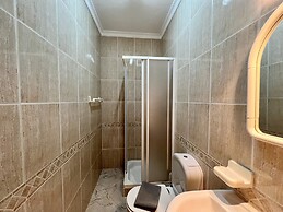 Quarteira Elegant With Pool by Homing