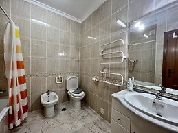 Quarteira Elegant With Pool by Homing