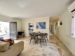 Vilamoura Central 3 by Homing