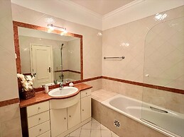 Vilamoura Central 2 With Pool by Homing