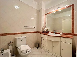 Vilamoura Central 2 With Pool by Homing