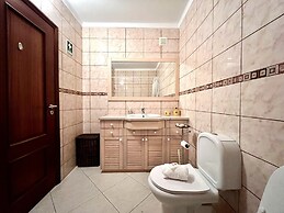 Alvor Paradise With Pool by Homing