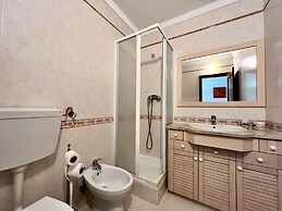 Alvor Paradise With Pool by Homing