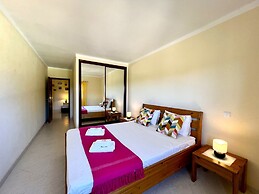 Alvor Paradise With Pool by Homing