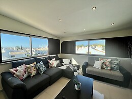 Quarteira Classic With Pool by Homing