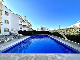 Quarteira Classic With Pool by Homing