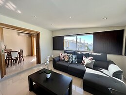 Quarteira Classic With Pool by Homing