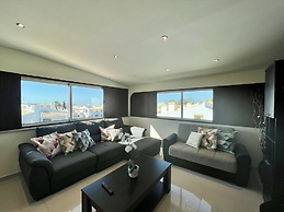 Quarteira Classic With Pool by Homing