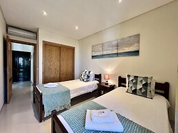 Quarteira Classic With Pool by Homing