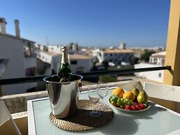 Quarteira Classic With Pool by Homing