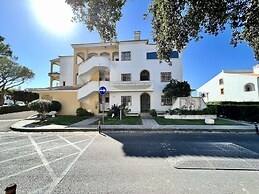 Quarteira Classic With Pool by Homing